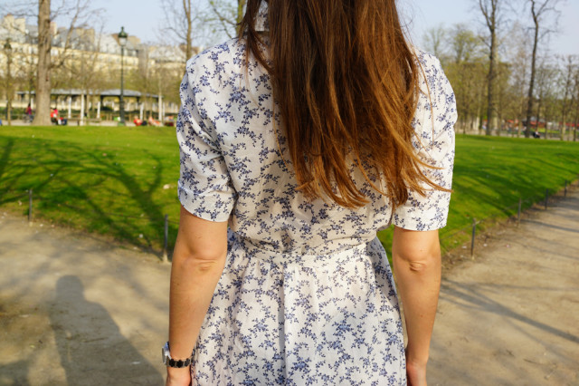 Uniqlo-et-Ines-de-la-Fressange-robe-à-fleurs-parisienne