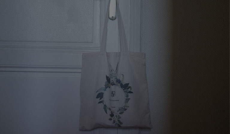 Tote bag