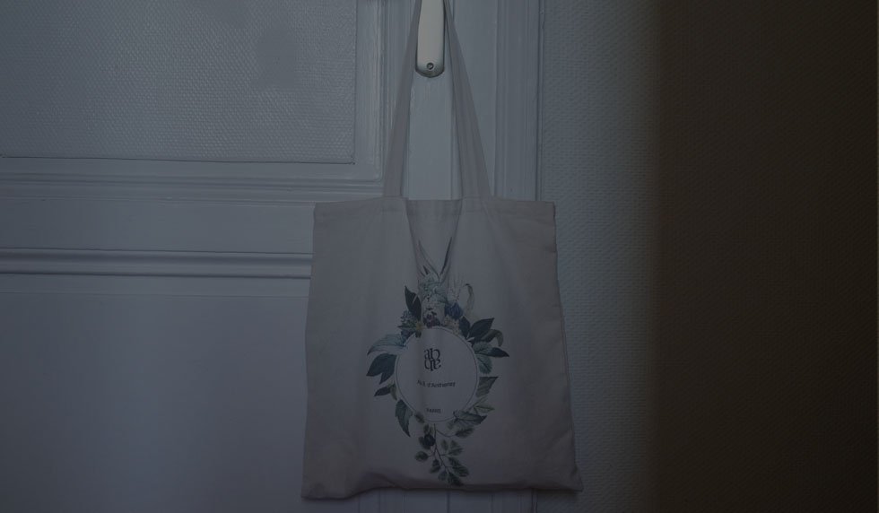 Tote bag