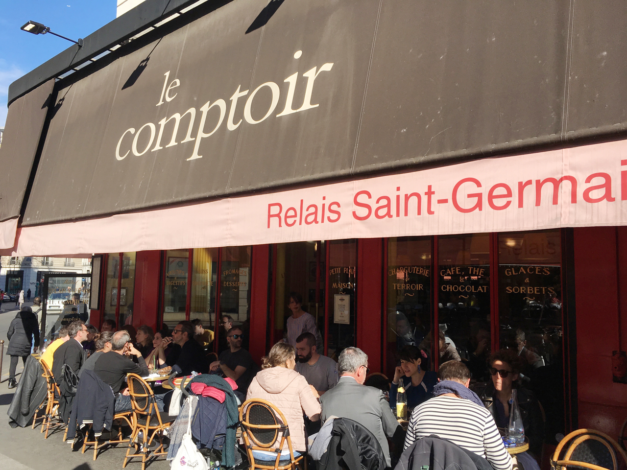 Le vacherin façon fraise melba du Comptoir du Relais Saint Germain